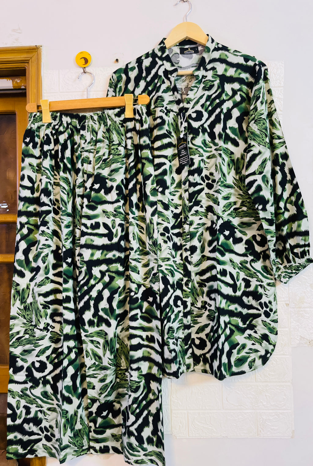 Green glazed texture