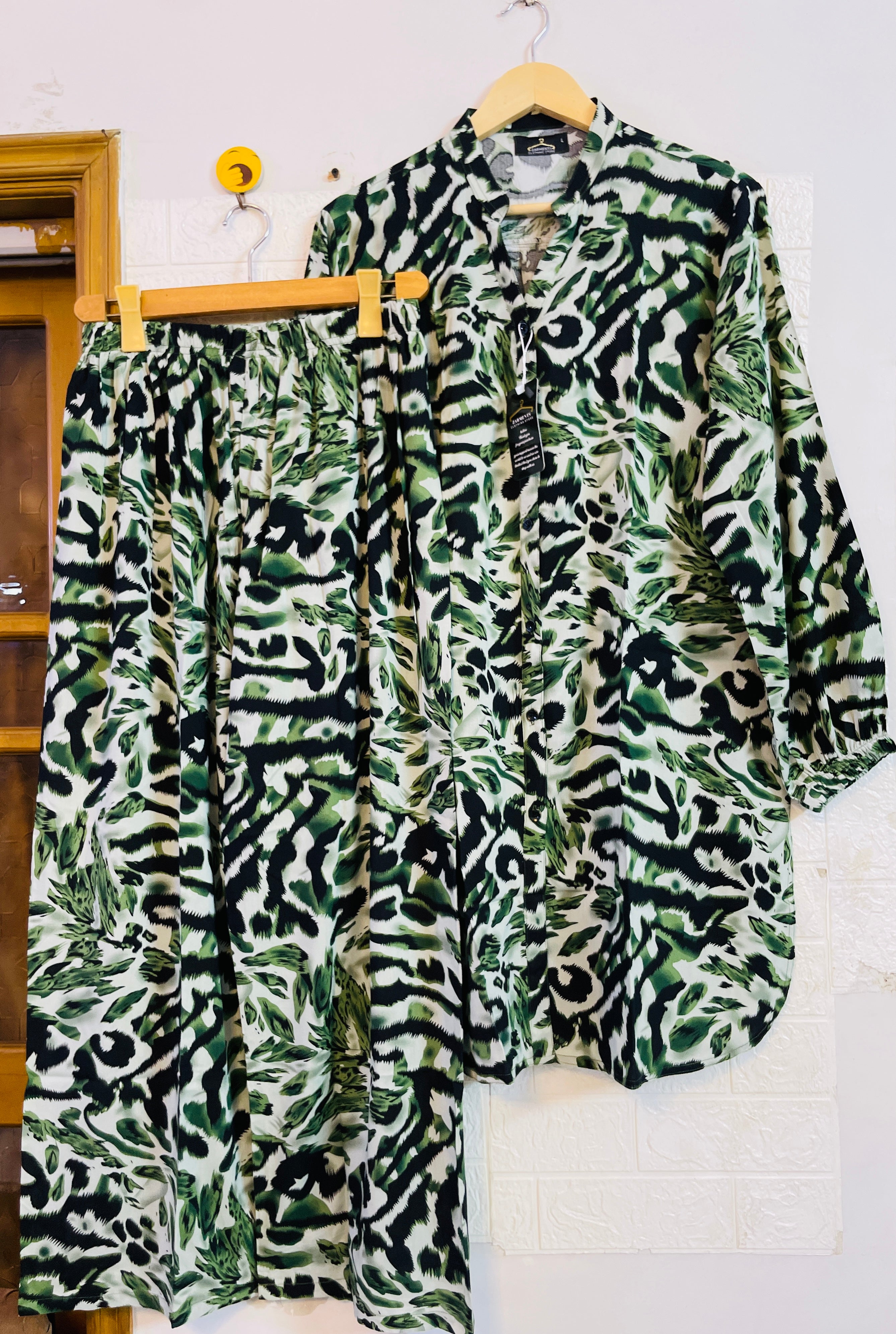 Green glazed texture