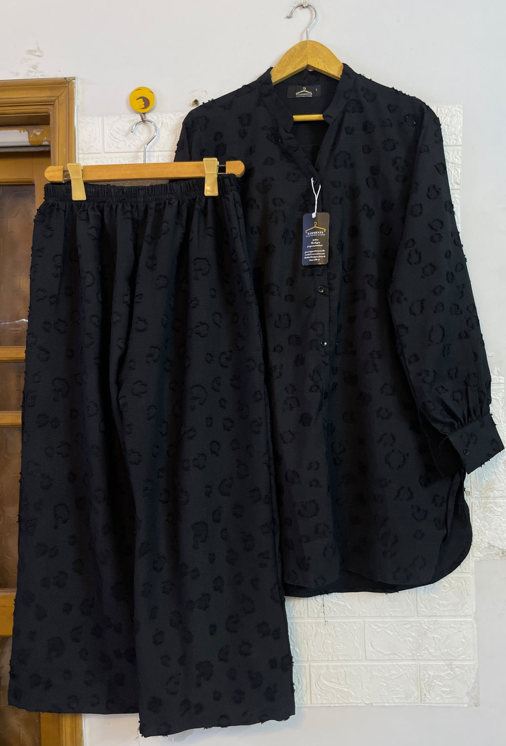 Texture black western length