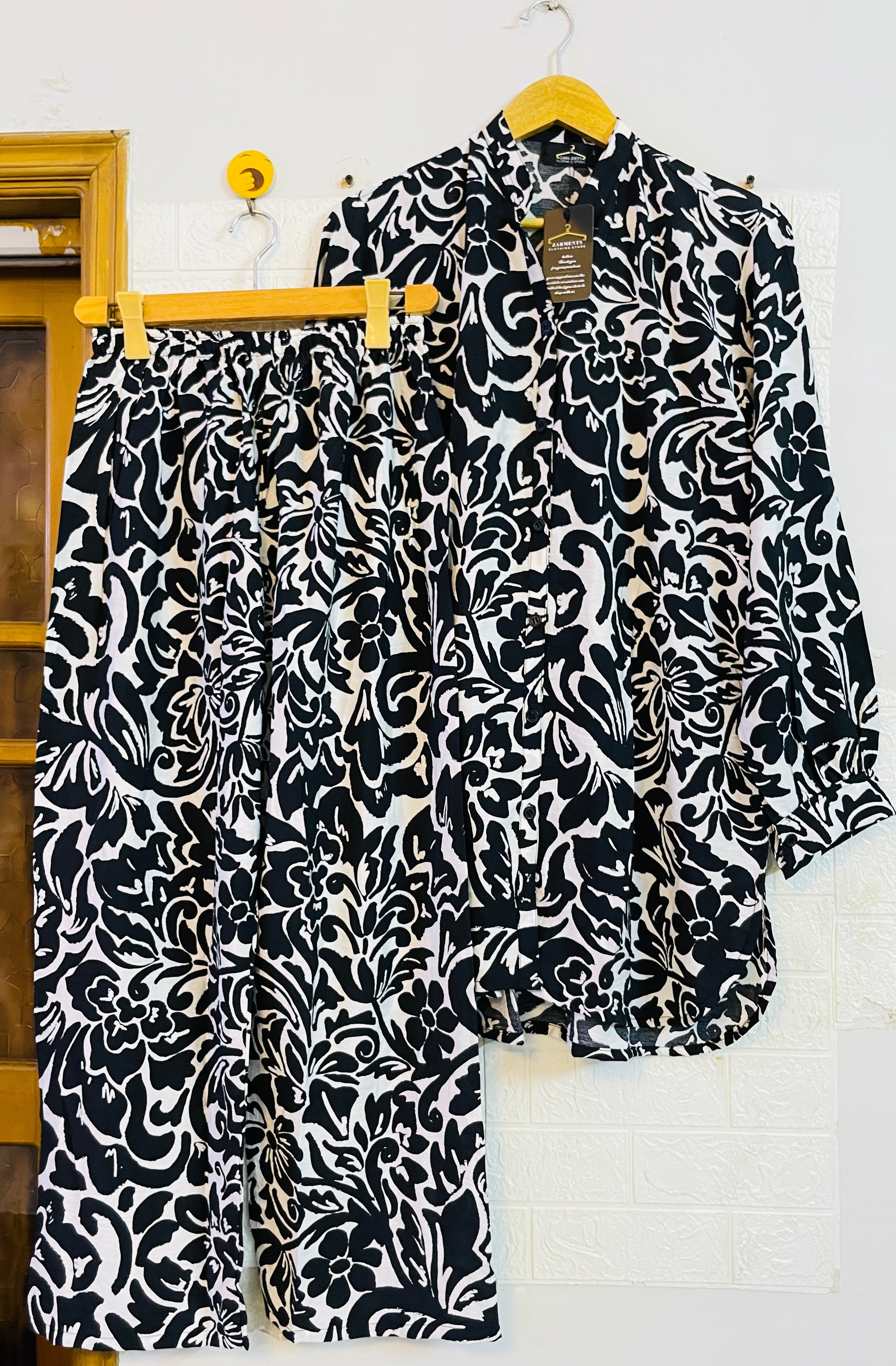 Monochrome black