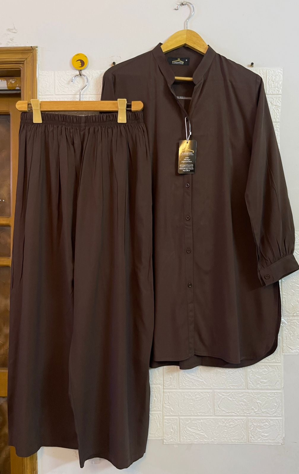 Chocolate brown solid