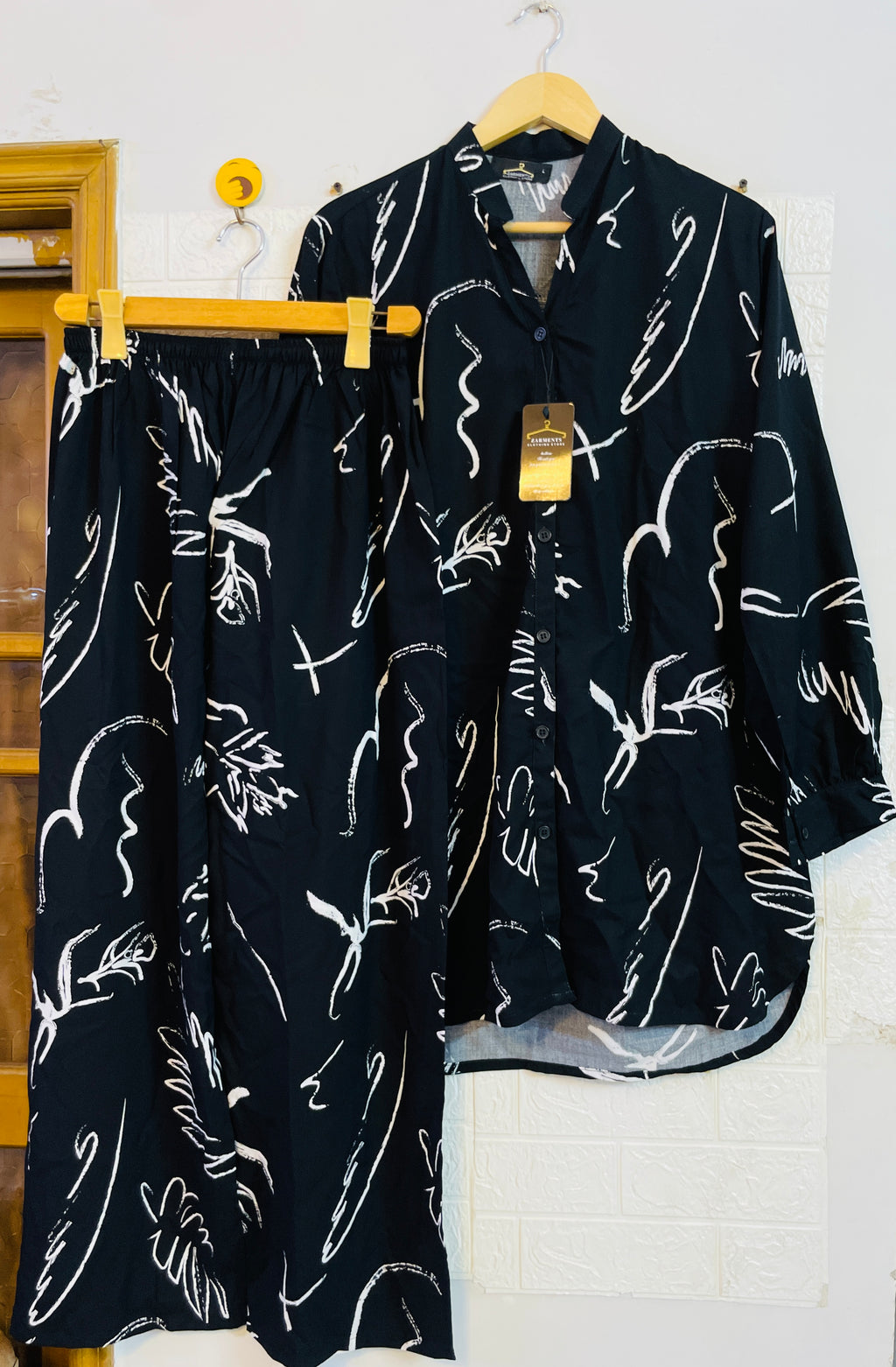 Zigzag black