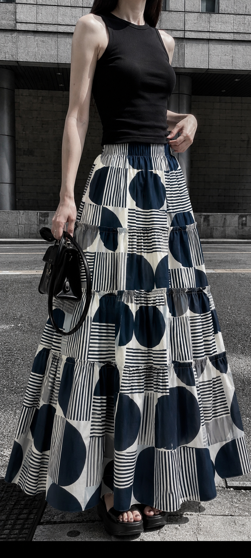 Black disk skirt