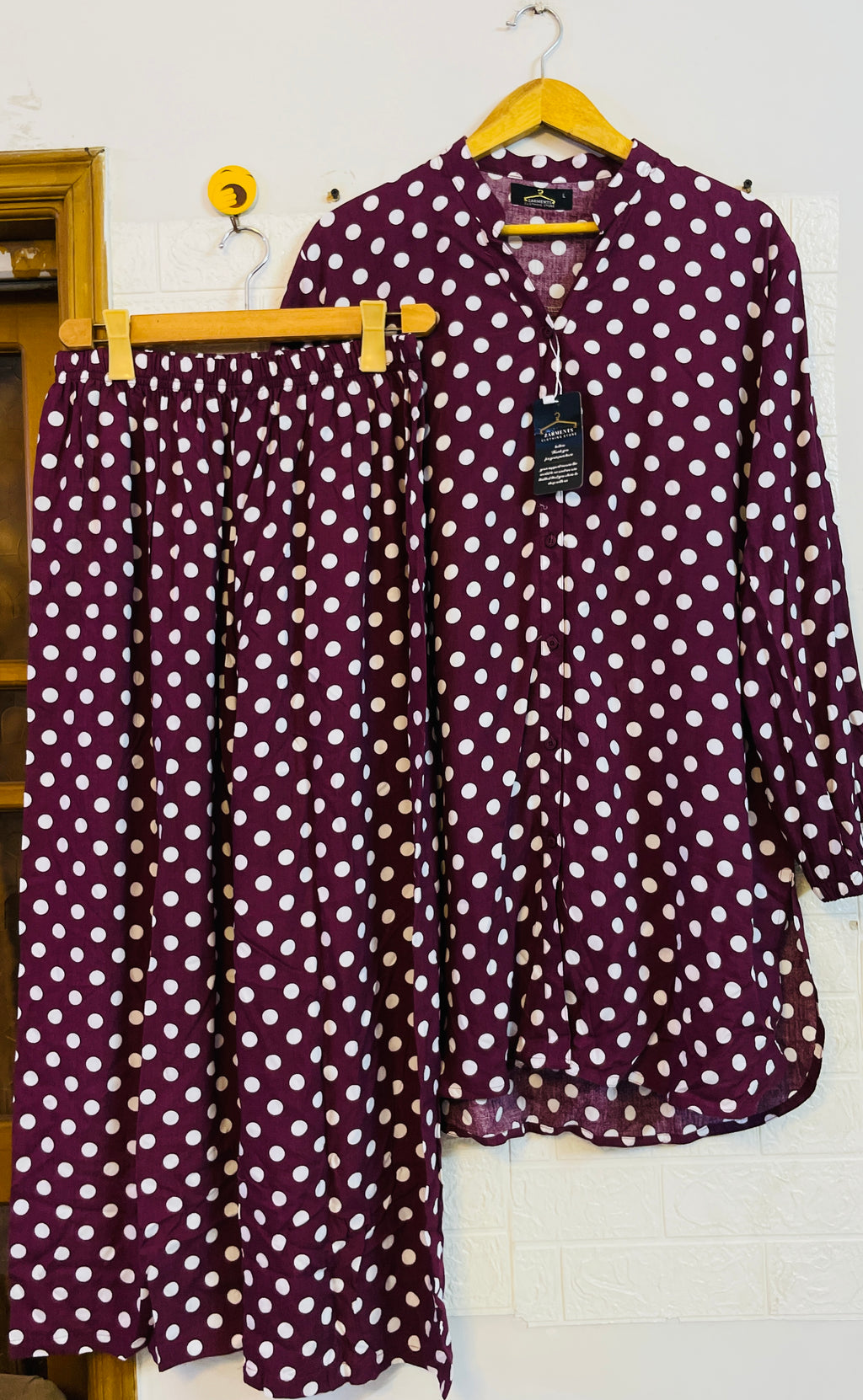 Magenta polka dots