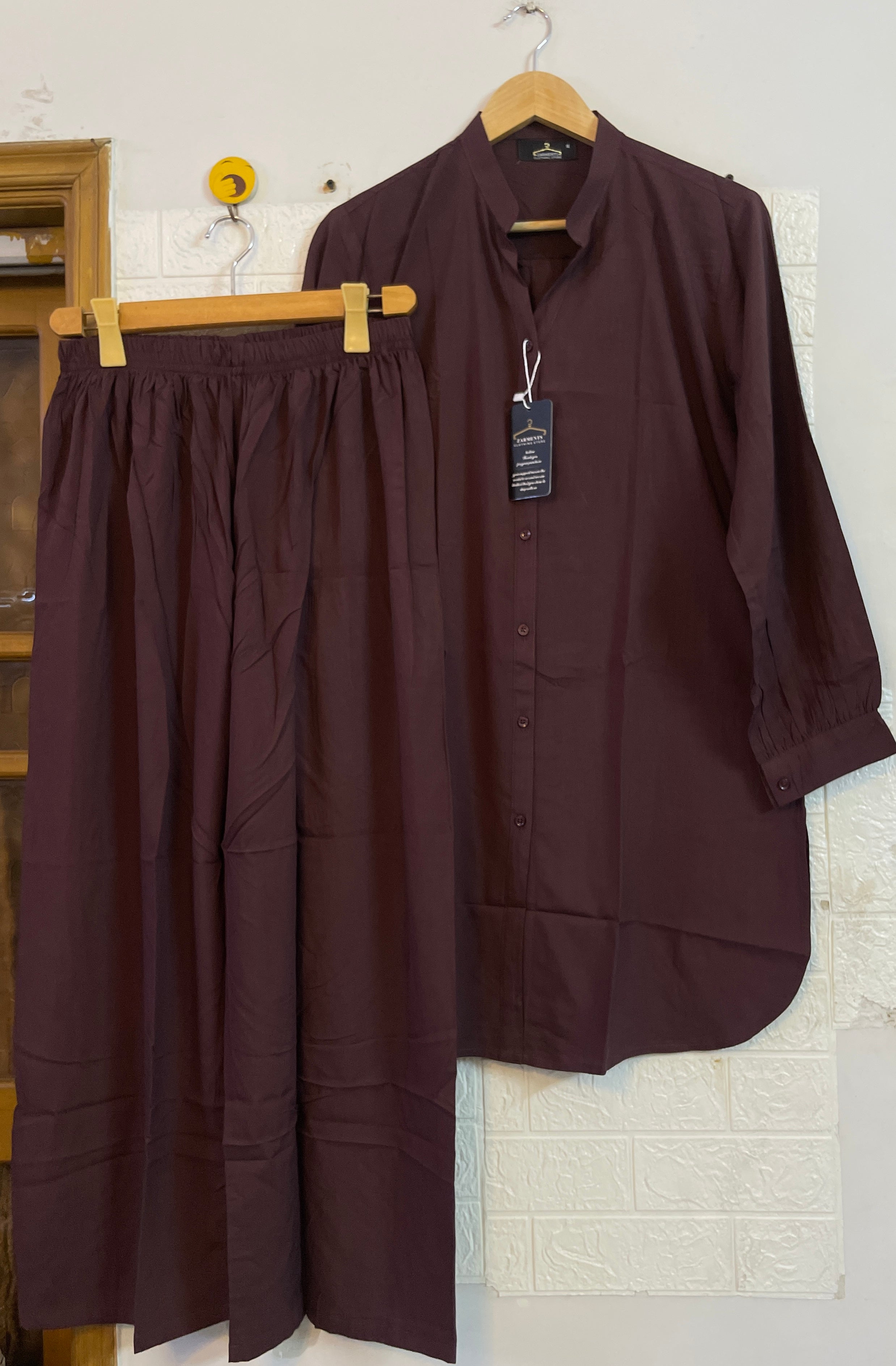 Chocolate brown solid