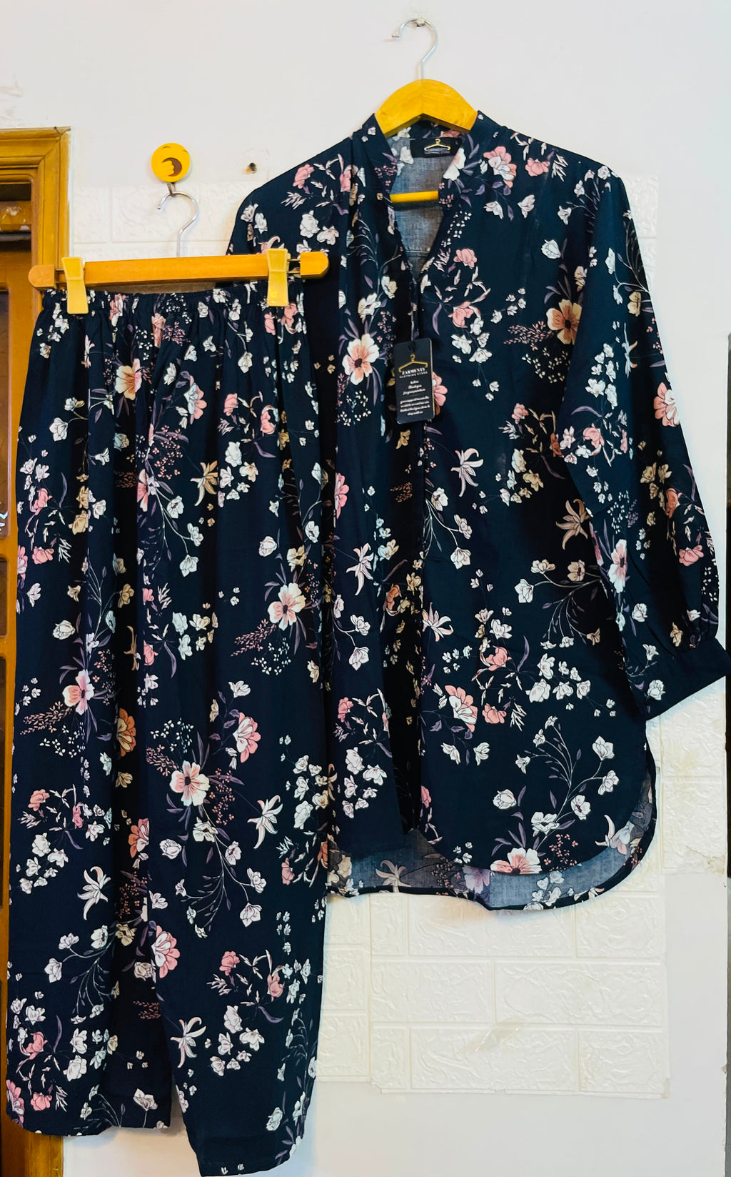 Asthetic navy florals